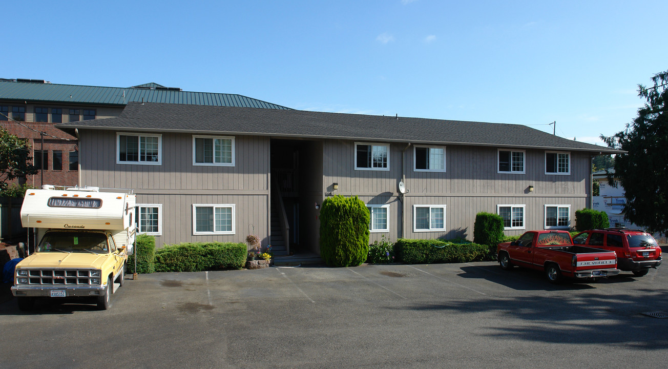 118 D St SW in Tumwater, WA - Building Photo