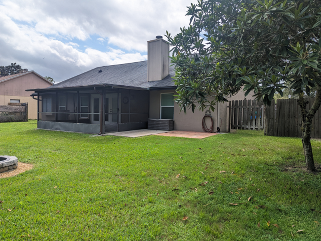 1043 Weaver Dr in Oviedo, FL - Building Photo - Building Photo