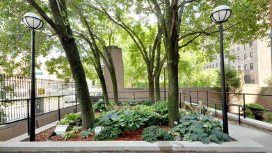 Plaza West in New York, NY - Foto de edificio - Building Photo