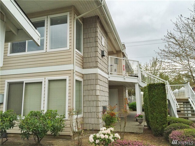 11131 SE 208th St in Kent, WA - Building Photo