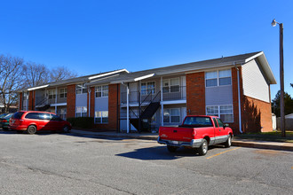 Cedar Creek Apartments in Noble, OK - Building Photo - Building Photo