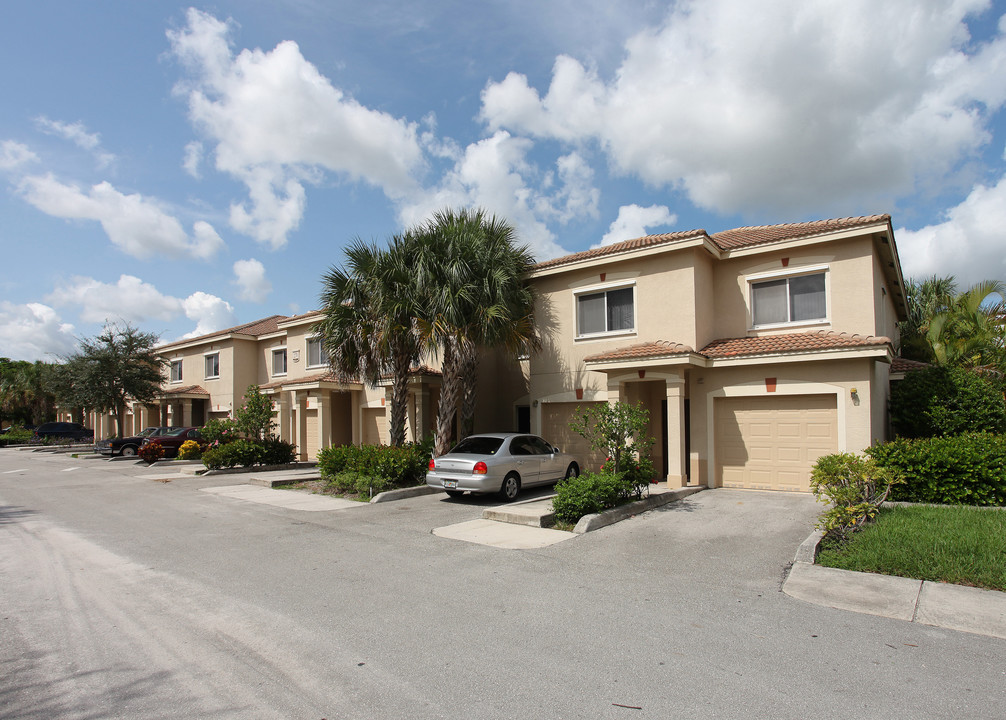 The Kensington At Royal Palm Beach in Royal Palm Beach, FL - Building Photo