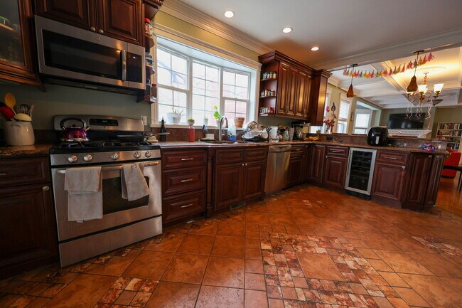 127 Nonantum St, Unit A in Boston, MA - Building Photo - Building Photo