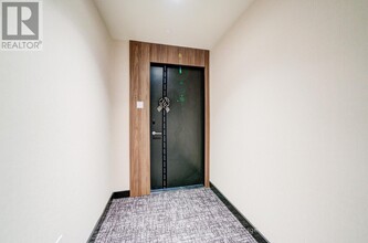 2501-2501 Saw Whet Blvd. in Oakville, ON - Building Photo - Building Photo
