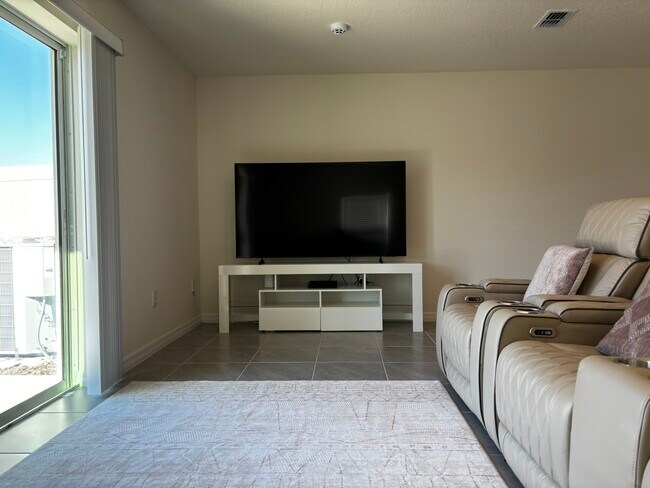 520 US-1 in Holly Hill, FL - Building Photo - Building Photo