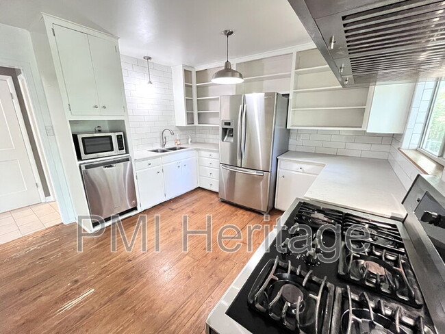 1139 N Sunset Dr in Fayetteville, AR - Building Photo - Building Photo