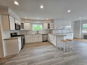 357 Hicksville Rd in Bethpage, NY - Building Photo - Building Photo