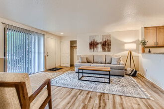 Westlake Meadows Apartments in Lake Oswego, OR - Building Photo - Building Photo