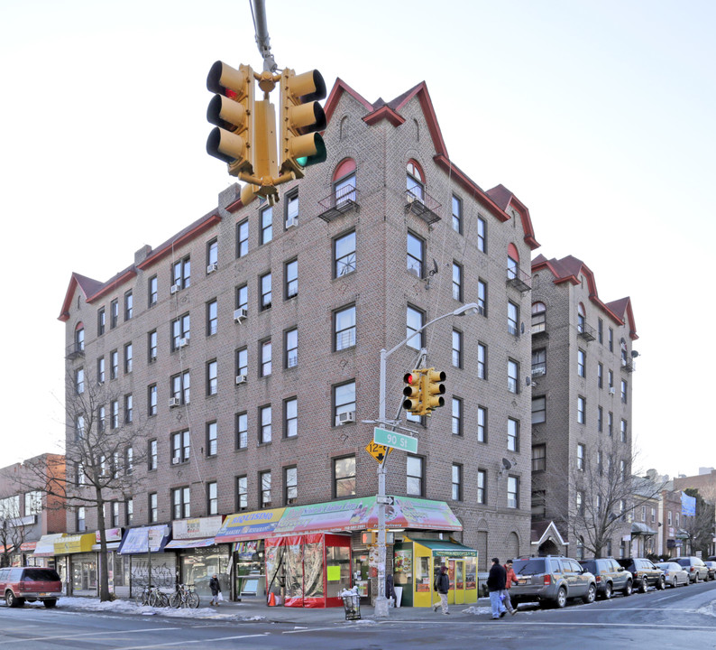 37-05 90th St in Jackson Heights, NY - Building Photo