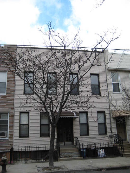 20-23 Bleecker St in Flushing, NY - Building Photo