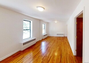 376 McGuinness Blvd in Brooklyn, NY - Building Photo - Building Photo