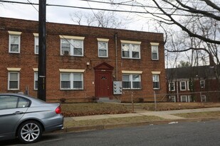 2851 Denver St SE in Washington, DC - Building Photo