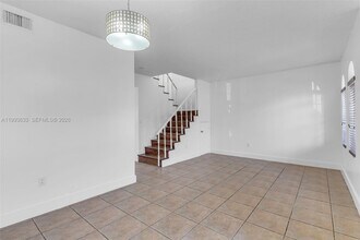 5240 NW 109th Ave in Doral, FL - Building Photo - Building Photo