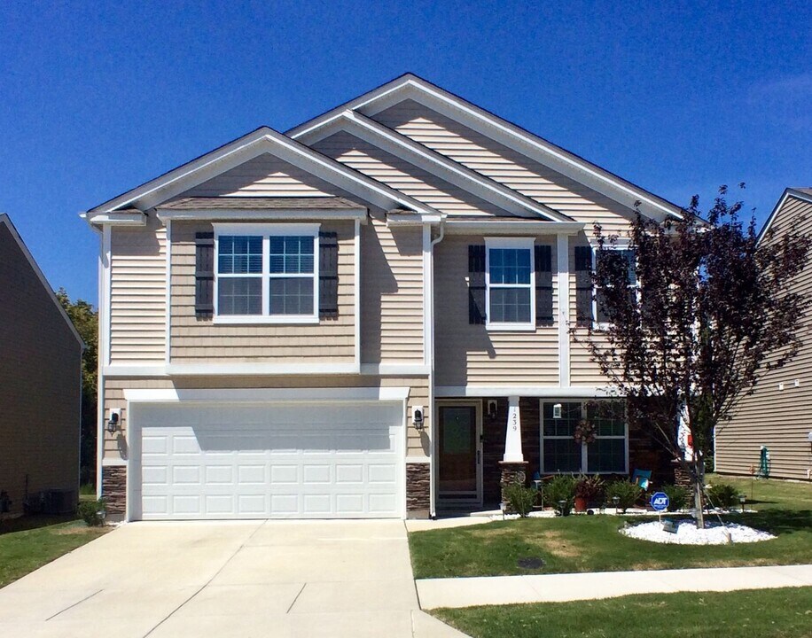 1239 Farm Branch Dr SW in Concord, NC - Building Photo