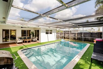 3672 NW 17th Terrace in Oakland Park, FL - Building Photo - Building Photo