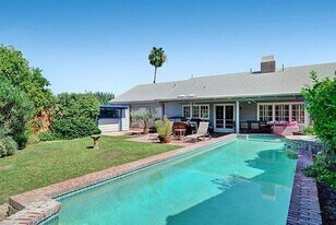 37795 Cathedral Canyon Dr in Cathedral City, CA - Building Photo