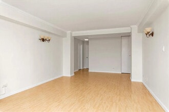 10740 Queens Blvd in Queens, NY - Building Photo - Building Photo