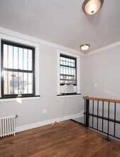221 Mott St, Unit 17 in New York, NY - Building Photo - Building Photo