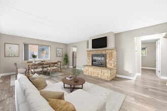 332 Maple Ave in Downers Grove, IL - Building Photo - Building Photo