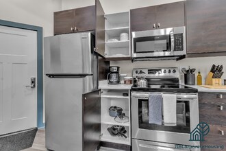 36 E Utica St in Buffalo, NY - Foto de edificio - Building Photo