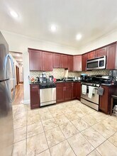 5 Iroquois St, Unit 1 in Boston, MA - Foto de edificio - Building Photo