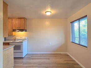 45 Oak Ave, Unit 103 in Redwood City, CA - Building Photo - Building Photo