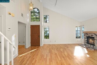 52 Garden View Ln in Pleasant Hill, CA - Building Photo - Building Photo