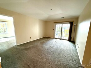 1137 Waterford Dr in Edison, NJ - Building Photo - Building Photo