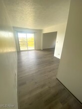 623 Lovers Ln in Steubenville, OH - Foto de edificio - Building Photo