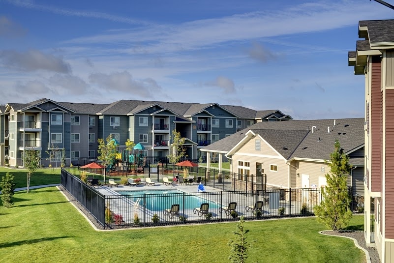 Copper Steppe Apartments in Parker, CO - Foto de edificio