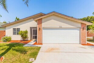 5701 Longleaf Dr in North Fort Myers, FL - Building Photo