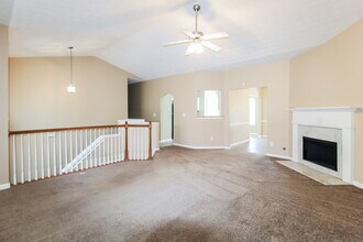 1236 Quiet Arbor Ct in Lithonia, GA - Foto de edificio - Building Photo