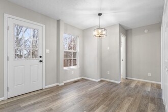 1052 Bush Ave in Oak Grove, KY - Building Photo - Building Photo