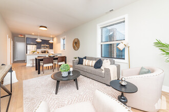2020 W Montrose Ave, Unit 2020-3D in Chicago, IL - Building Photo - Building Photo