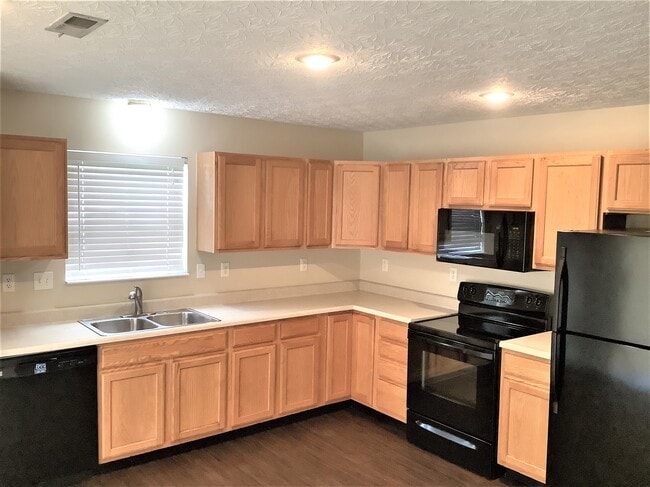 930 W Jameson Ct in Trenton, OH - Foto de edificio - Building Photo