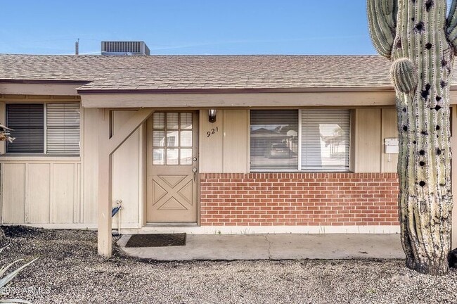 921 E Campus Dr in Tempe, AZ - Building Photo - Building Photo