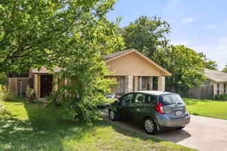 818 Sirocco Dr in Austin, TX - Building Photo - Building Photo
