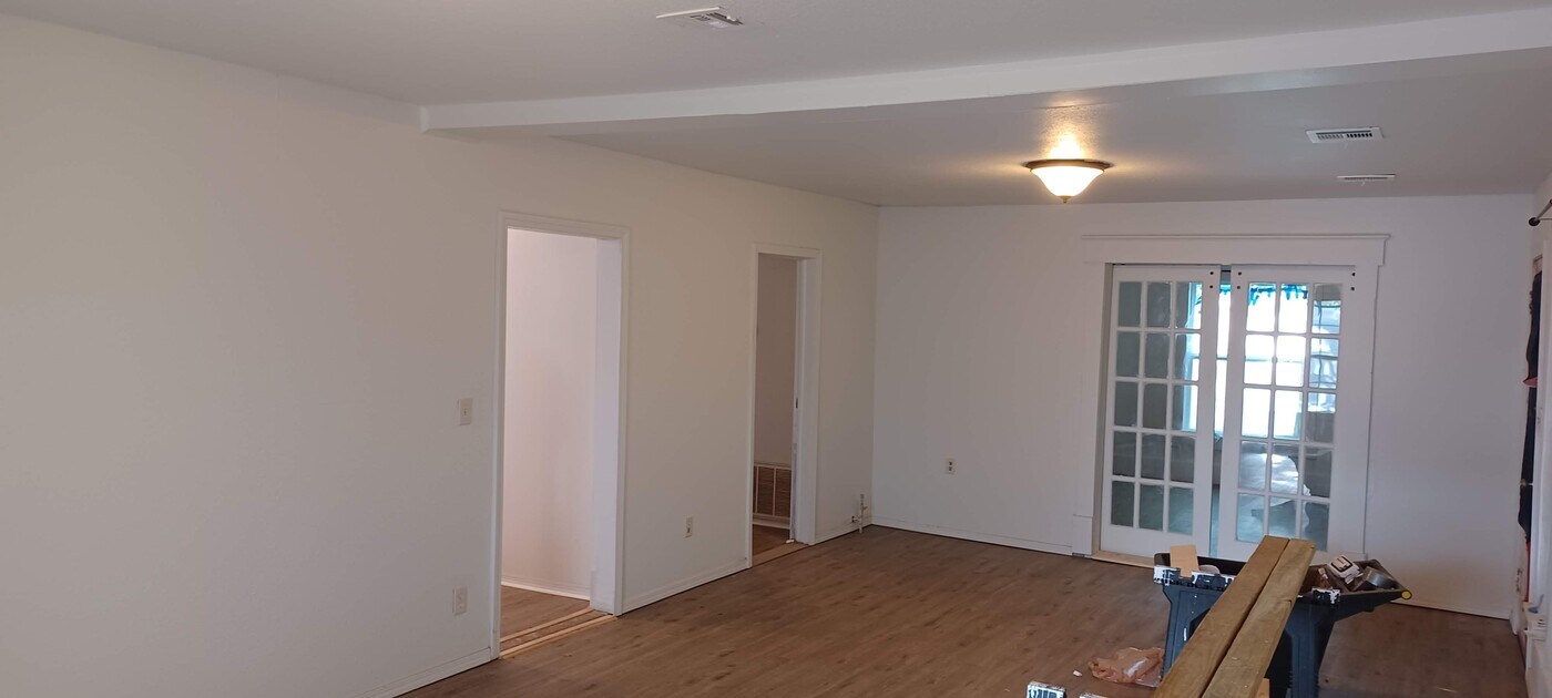 505 W Maple in Skiatook, OK - Building Photo
