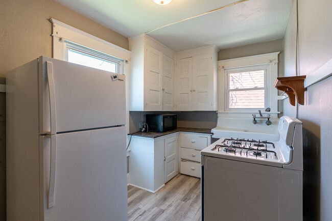 1527 8th Ave, Unit 2 in Moline, IL - Building Photo - Building Photo