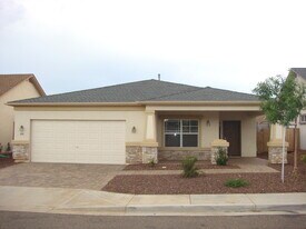 608 N Robles St in Dewey, AZ - Building Photo