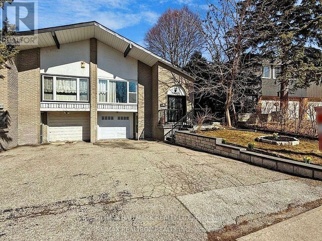 33 Angus Dr