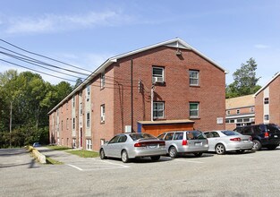 Campus Flats in Durham, NH - Building Photo - Building Photo