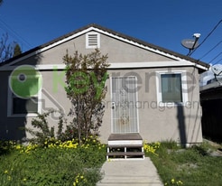 4403 6th Ave in Sacramento, CA - Building Photo