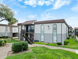 Tierra Bella in Houston, TX - Building Photo