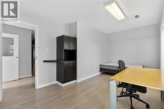 43 Dupont St E in Waterloo, ON - Building Photo - Building Photo