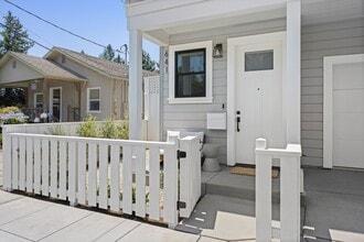641 Center St in Healdsburg, CA - Building Photo - Building Photo