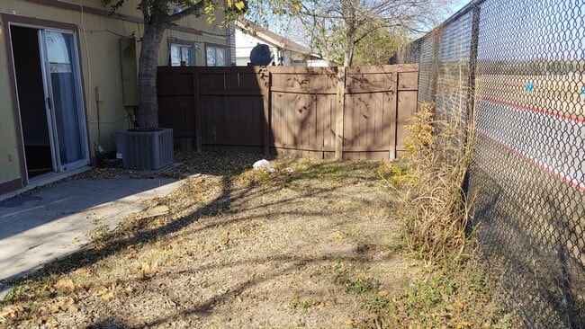 7536 Oak Chase in San Antonio, TX - Building Photo - Building Photo