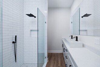 354 Peach Pt Ln in Trinity, TX - Building Photo - Building Photo