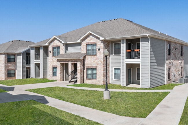 Stonegate Apartments in Del Rio, TX - Foto de edificio - Building Photo