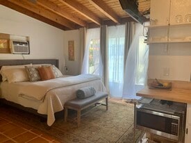 8852 Wonderland Ave, Unit Guesthouse Laurel Canyon in Los Angeles, CA - Building Photo
